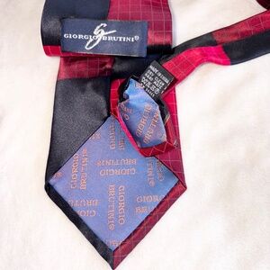 VTG Giorgio Brutini Mens Silk Neck-Tie Hand Made Red/Black Geometric Design
